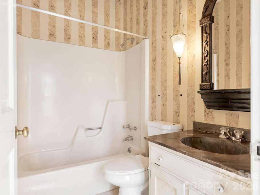 2750 Loch Lane, Charlotte, NC 28226.  MLS# CAR4335877, YatesRealty ID 7945. 