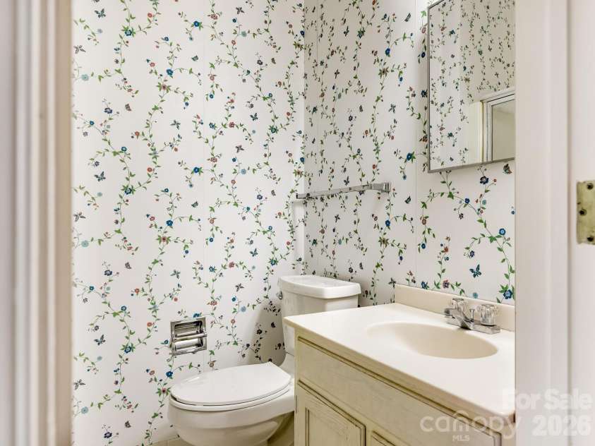 2750 Loch Lane, Charlotte, NC 28226.  MLS# CAR4335877, YatesRealty ID 7945. 