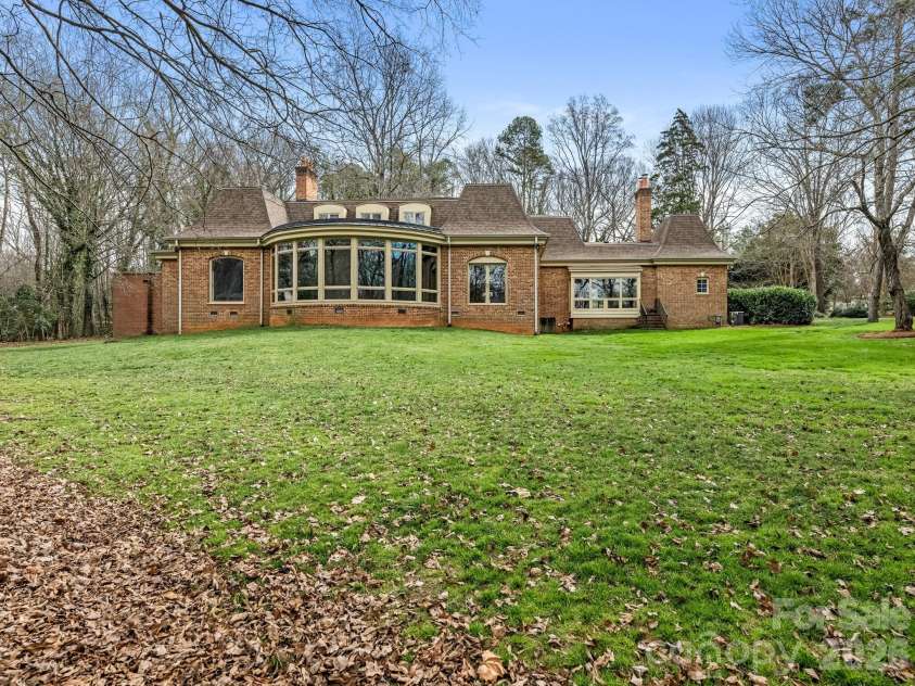 2750 Loch Lane, Charlotte, NC 28226.  MLS# CAR4335877, YatesRealty ID 7945. 