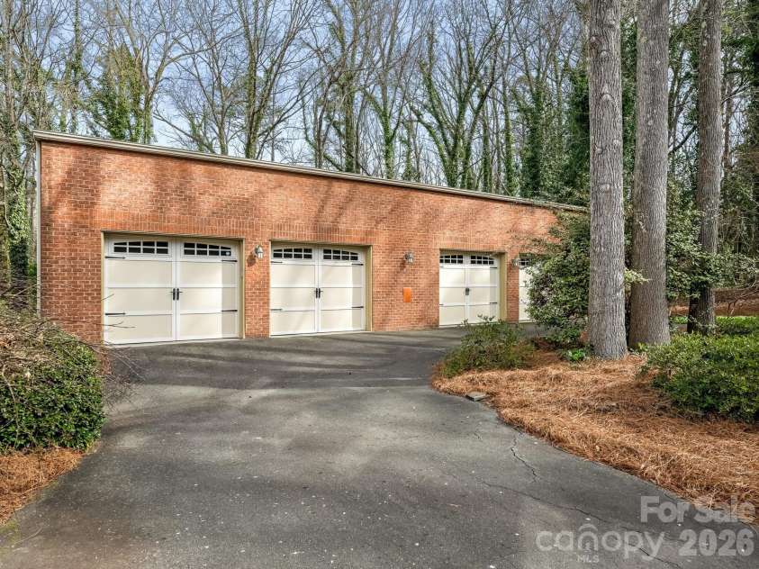 2750 Loch Lane, Charlotte, NC 28226.  MLS# CAR4335877, YatesRealty ID 7945. 