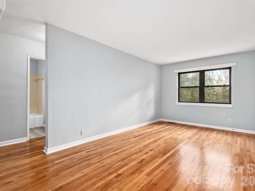 615 Biltmore Avenue, Asheville, NC 28803.  MLS# CAR4337202, YatesRealty ID 7946. 