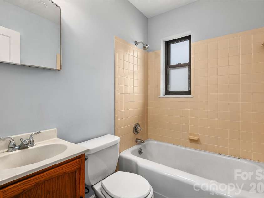 615 Biltmore Avenue, Asheville, NC 28803.  MLS# CAR4337202, YatesRealty ID 7946. 