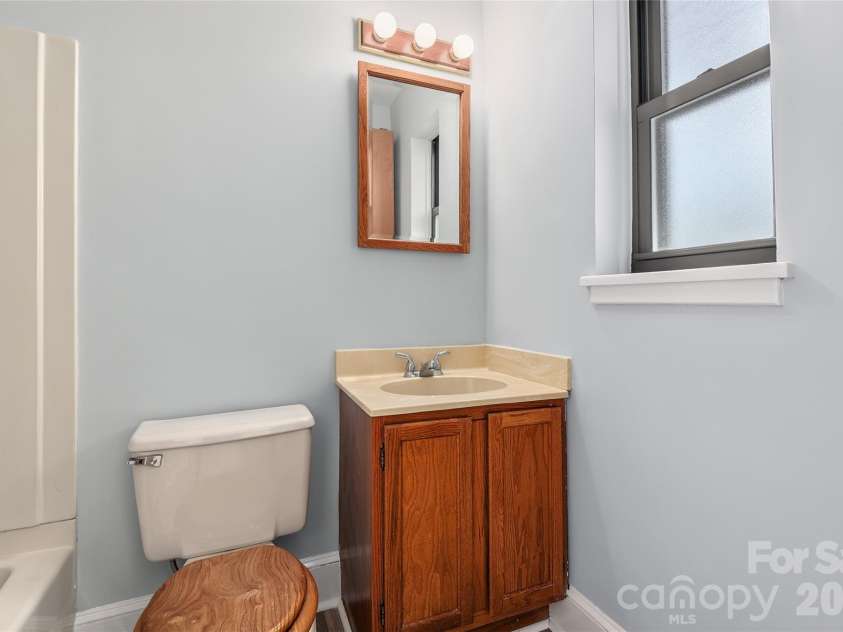 615 Biltmore Avenue, Asheville, NC 28803.  MLS# CAR4337202, YatesRealty ID 7946. 