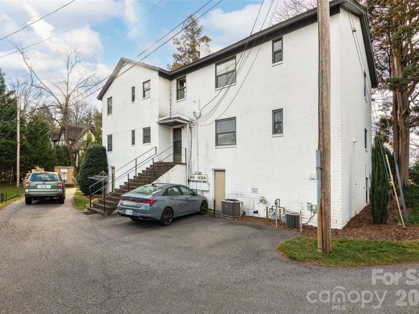615 Biltmore Avenue, Asheville, NC 28803.  MLS# CAR4337202, YatesRealty ID 7946. 