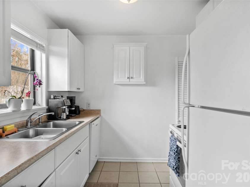 615 Biltmore Avenue, Asheville, NC 28803.  MLS# CAR4411921, YatesRealty ID 7946. 