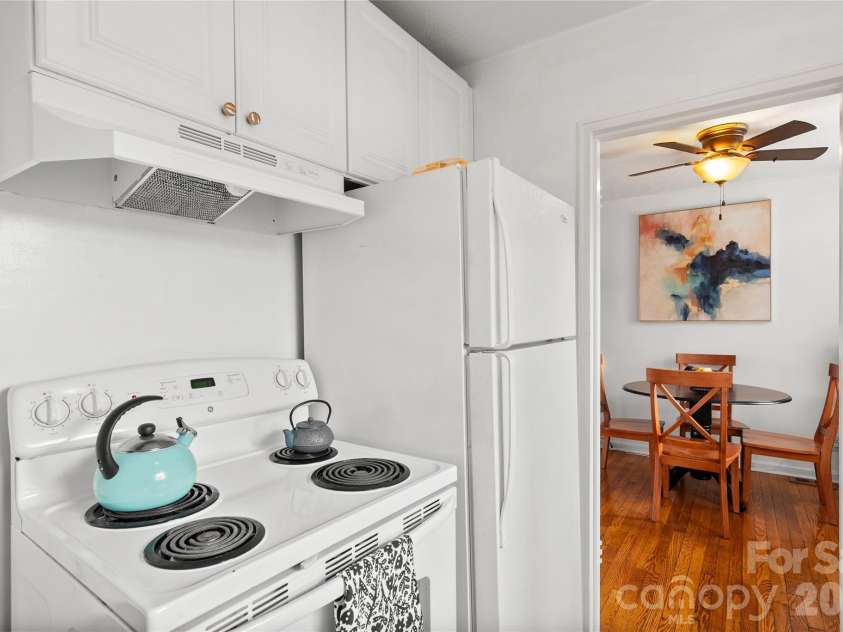 615 Biltmore Avenue, Asheville, NC 28803.  MLS# CAR4411921, YatesRealty ID 7946. 
