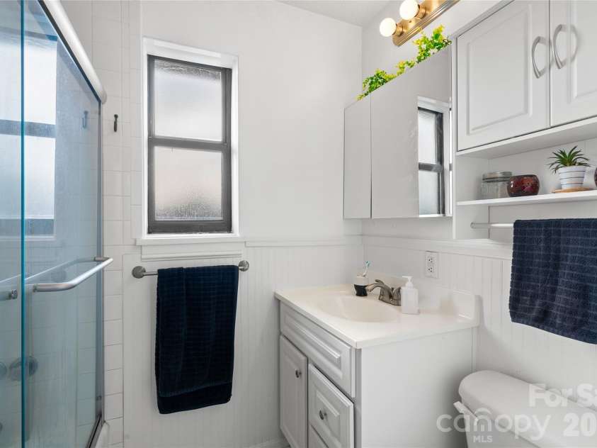 615 Biltmore Avenue, Asheville, NC 28803.  MLS# CAR4411921, YatesRealty ID 7946. 