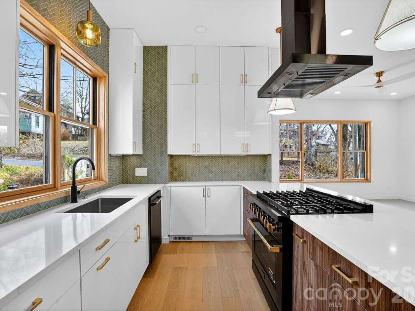 8 Houston Street, Asheville, NC 28801.  MLS# CAR4344583, YatesRealty ID 7947. 