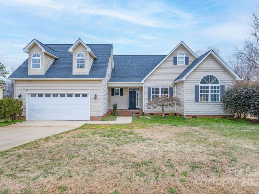 1750 Williamsburg Drive, Rock Hill, SC 29732.  MLS# CAR4221338, YatesRealty ID 7949. 
