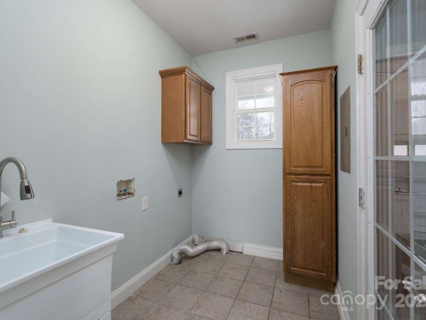 1750 Williamsburg Drive, Rock Hill, SC 29732.  MLS# CAR4221338, YatesRealty ID 7949. 