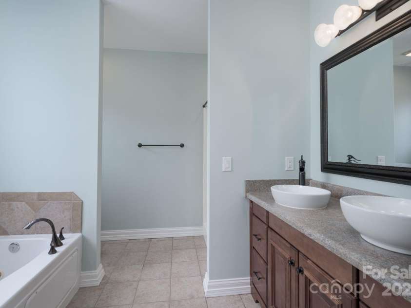 1750 Williamsburg Drive, Rock Hill, SC 29732.  MLS# CAR4221338, YatesRealty ID 7949. 