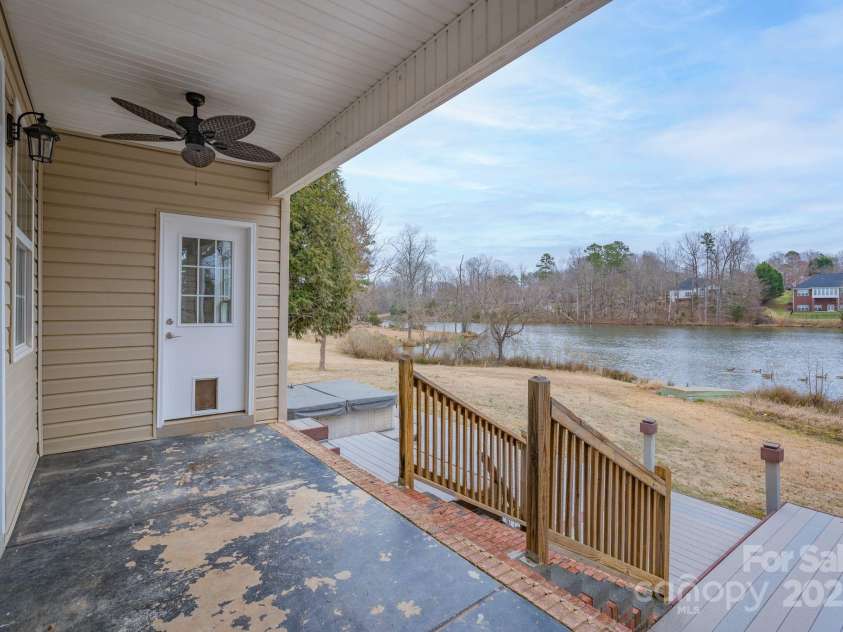 1750 Williamsburg Drive, Rock Hill, SC 29732.  MLS# CAR4221338, YatesRealty ID 7949. 