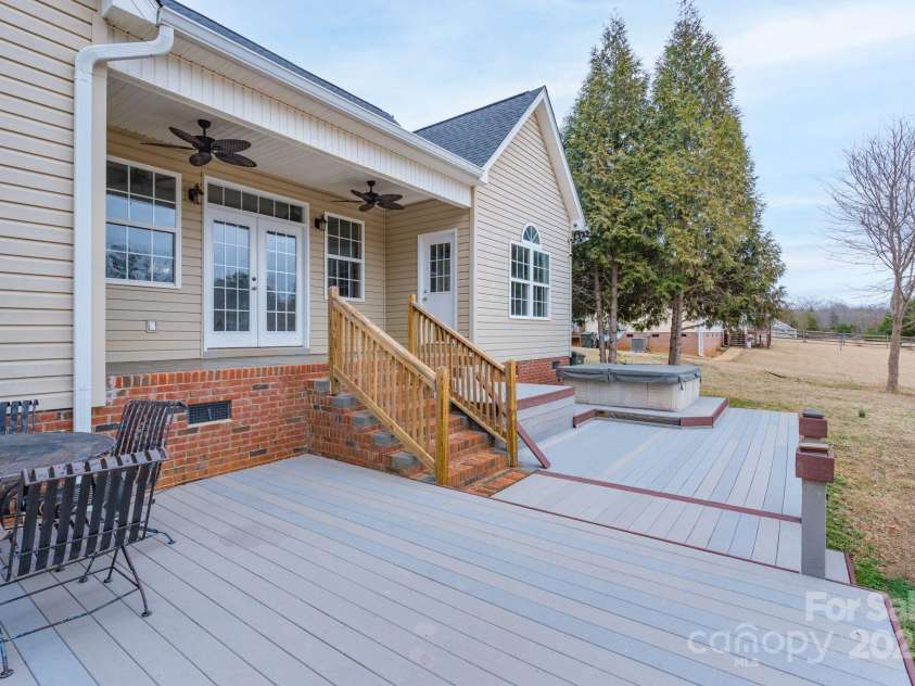 1750 Williamsburg Drive, Rock Hill, SC 29732.  MLS# CAR4221338, YatesRealty ID 7949. 