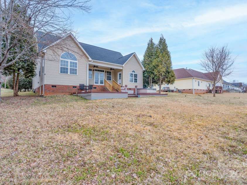 1750 Williamsburg Drive, Rock Hill, SC 29732.  MLS# CAR4221338, YatesRealty ID 7949. 