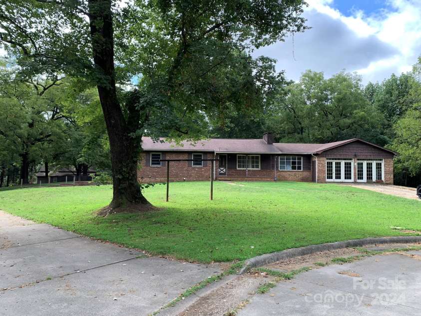 621 Cricket Drive, North Wilkesboro, NC 28659.  MLS# CAR4183166, YatesRealty ID 795. 