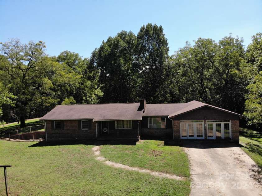 621 Cricket Drive, North Wilkesboro, NC 28659.  MLS# CAR4183166, YatesRealty ID 795. 