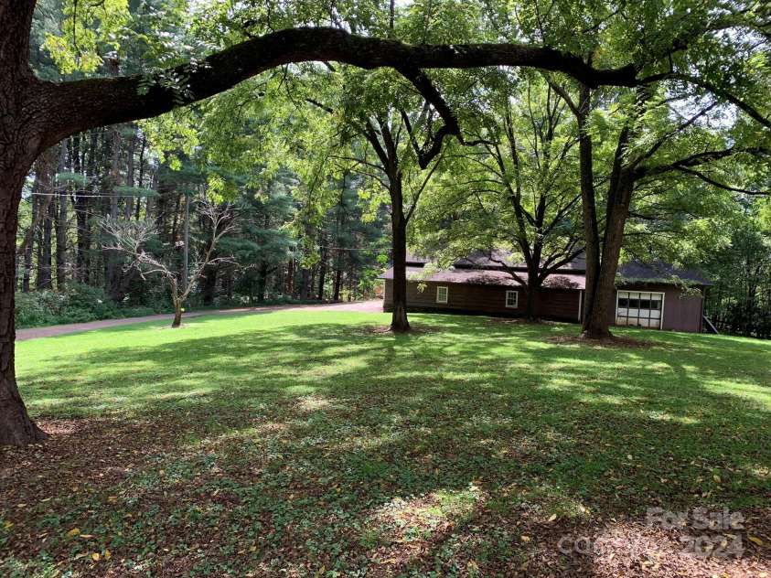 621 Cricket Drive, North Wilkesboro, NC 28659.  MLS# CAR4183166, YatesRealty ID 795. 
