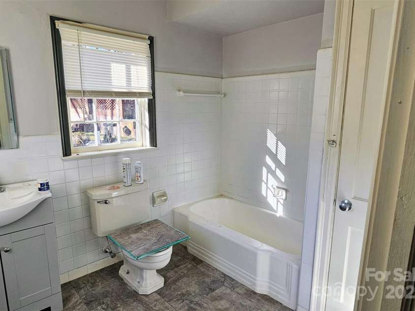 602 Graham Street, Shelby, NC 28150.  MLS# CAR4206127, YatesRealty ID 7950. 