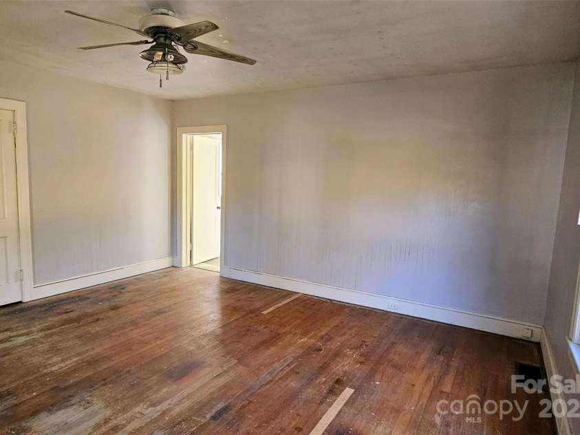 602 Graham Street, Shelby, NC 28150.  MLS# CAR4206127, YatesRealty ID 7950. 