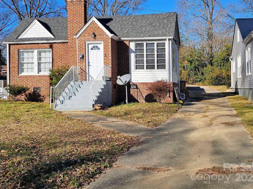 602 Graham Street, Shelby, NC 28150.  MLS# CAR4206127, YatesRealty ID 7950. 