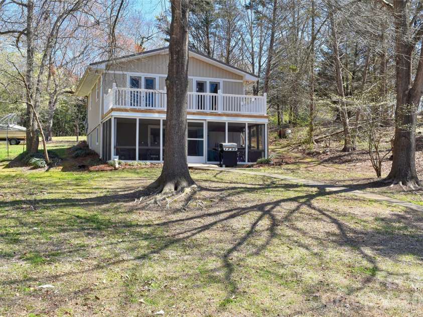 320 Pinehaven Drive, Badin Lake, NC 28127.  MLS# CAR4357128, YatesRealty ID 7951. 