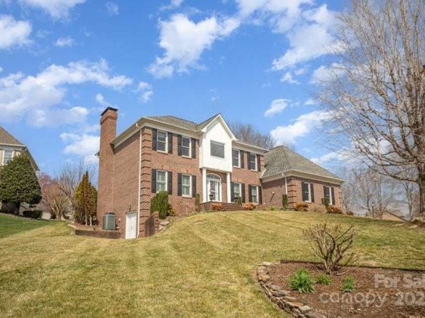 4421 3rd Street, Hickory, NC 28601.  MLS# CAR4232645, YatesRealty ID 7951. 