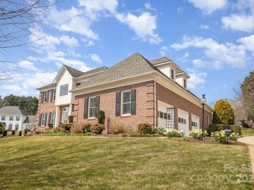 4421 3rd Street, Hickory, NC 28601.  MLS# CAR4232645, YatesRealty ID 7951. 