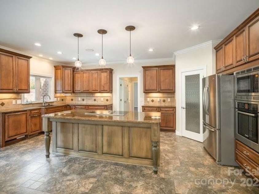 4421 3rd Street, Hickory, NC 28601.  MLS# CAR4232645, YatesRealty ID 7951. 