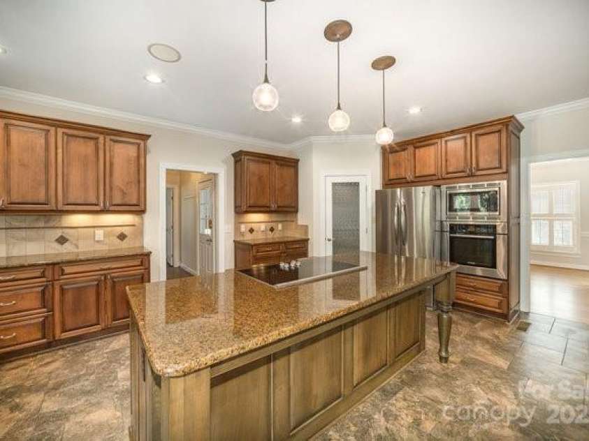 4421 3rd Street, Hickory, NC 28601.  MLS# CAR4232645, YatesRealty ID 7951. 