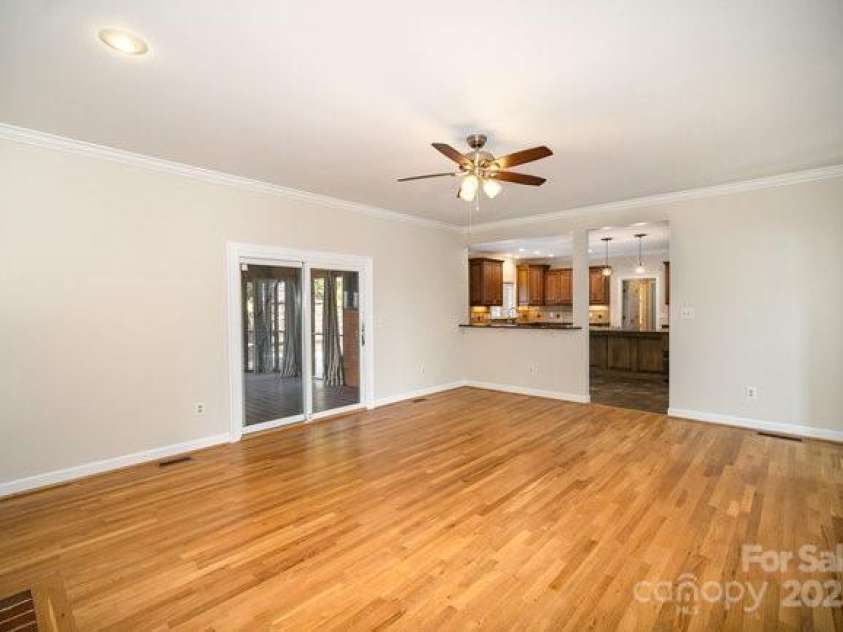 4421 3rd Street, Hickory, NC 28601.  MLS# CAR4232645, YatesRealty ID 7951. 