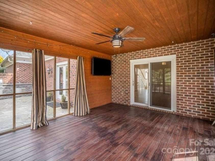 4421 3rd Street, Hickory, NC 28601.  MLS# CAR4232645, YatesRealty ID 7951. 