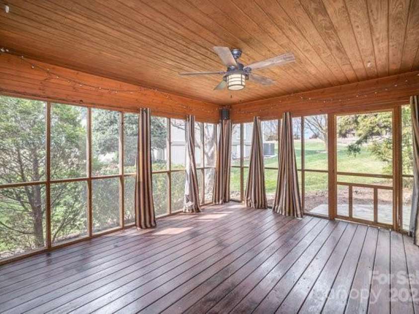 4421 3rd Street, Hickory, NC 28601.  MLS# CAR4232645, YatesRealty ID 7951. 