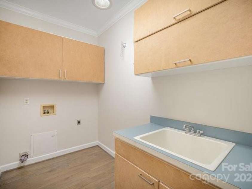 4421 3rd Street, Hickory, NC 28601.  MLS# CAR4232645, YatesRealty ID 7951. 