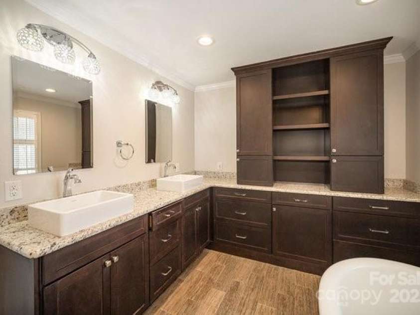 4421 3rd Street, Hickory, NC 28601.  MLS# CAR4232645, YatesRealty ID 7951. 