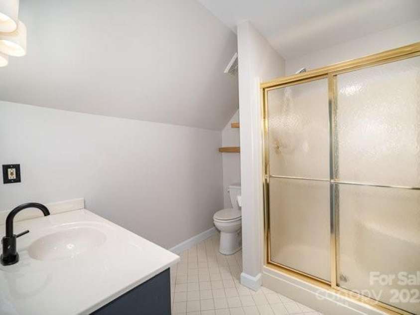 4421 3rd Street, Hickory, NC 28601.  MLS# CAR4232645, YatesRealty ID 7951. 