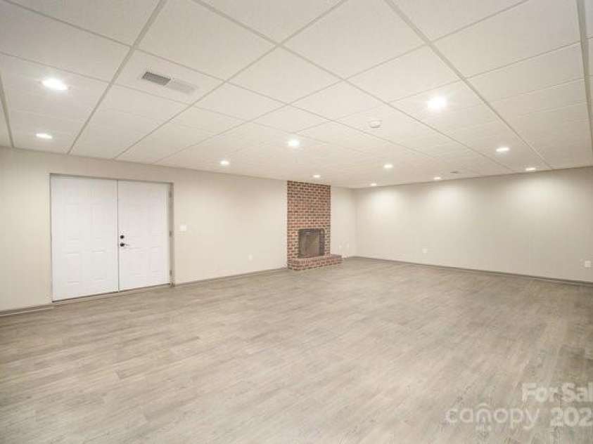 4421 3rd Street, Hickory, NC 28601.  MLS# CAR4232645, YatesRealty ID 7951. 