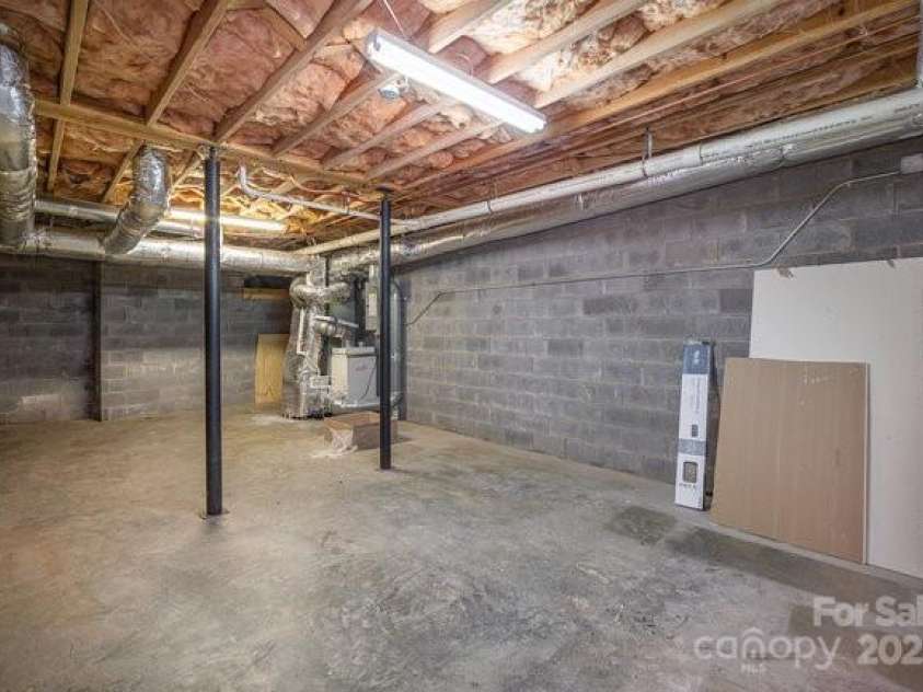 4421 3rd Street, Hickory, NC 28601.  MLS# CAR4232645, YatesRealty ID 7951. 