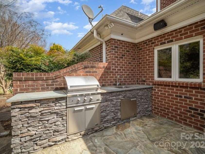 4421 3rd Street, Hickory, NC 28601.  MLS# CAR4232645, YatesRealty ID 7951. 