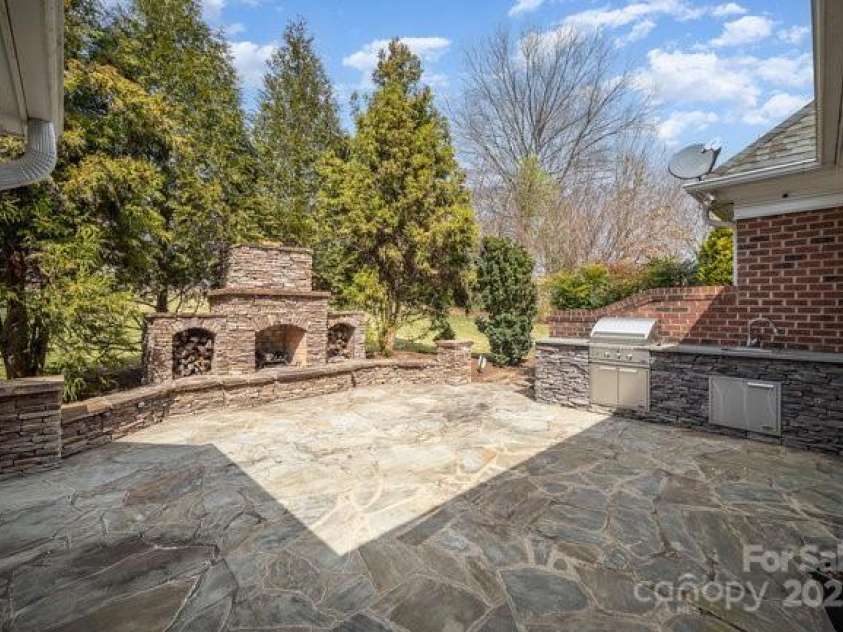 4421 3rd Street, Hickory, NC 28601.  MLS# CAR4232645, YatesRealty ID 7951. 