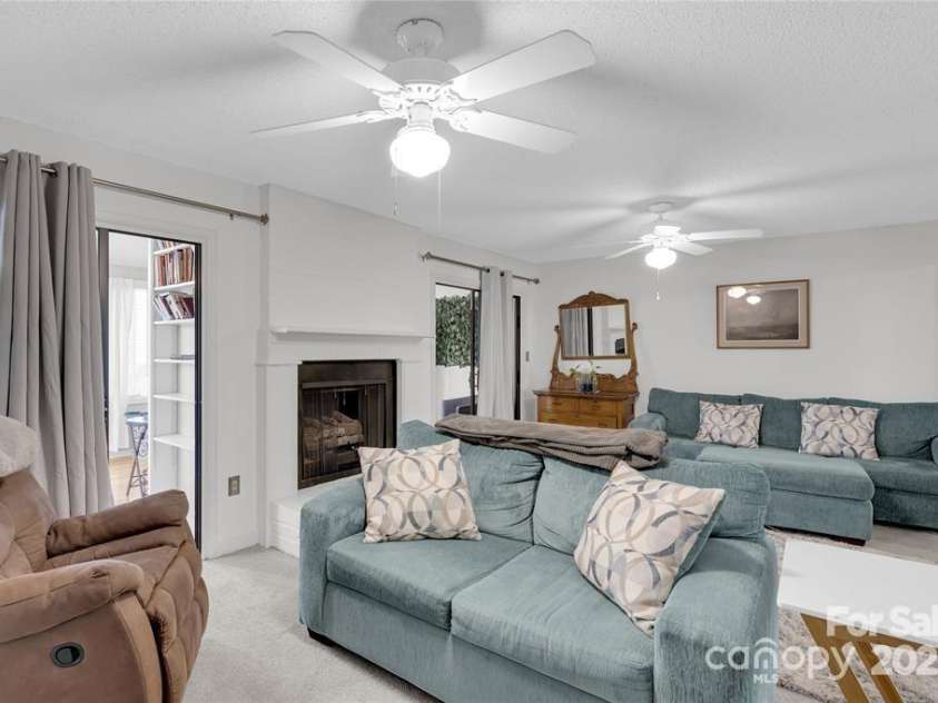 101 Shannondale Court, Columbia, SC 29209.  MLS# CAR4247102, YatesRealty ID 7953. 