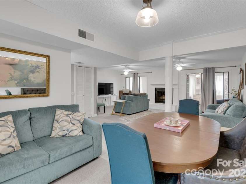 101 Shannondale Court, Columbia, SC 29209.  MLS# CAR4247102, YatesRealty ID 7953. 