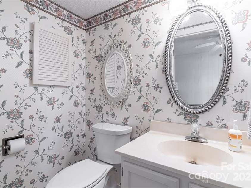 101 Shannondale Court, Columbia, SC 29209.  MLS# CAR4247102, YatesRealty ID 7953. 