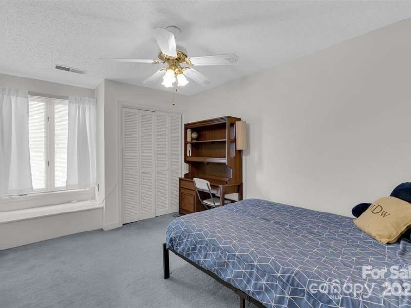 101 Shannondale Court, Columbia, SC 29209.  MLS# CAR4247102, YatesRealty ID 7953. 