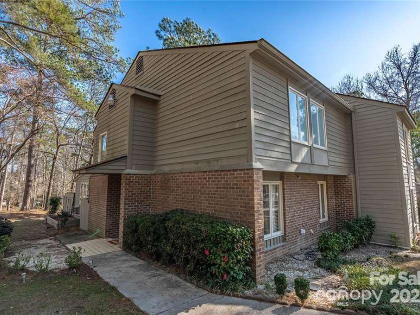 101 Shannondale Court, Columbia, SC 29209.  MLS# CAR4247102, YatesRealty ID 7953. 