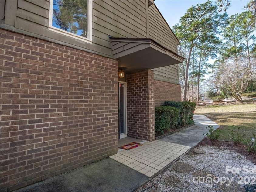 101 Shannondale Court, Columbia, SC 29209.  MLS# CAR4247102, YatesRealty ID 7953. 