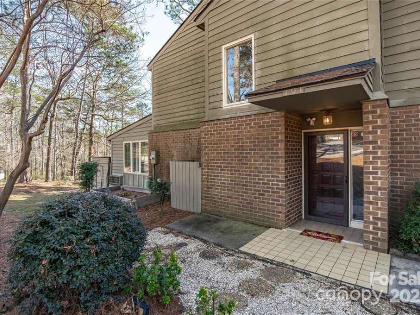 101 Shannondale Court, Columbia, SC 29209.  MLS# CAR4247102, YatesRealty ID 7953. 
