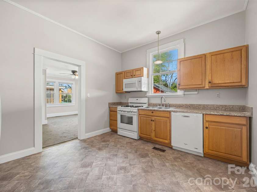 105 Foote Street, Chester, SC 29706.  MLS# CAR4318418, YatesRealty ID 7955. 