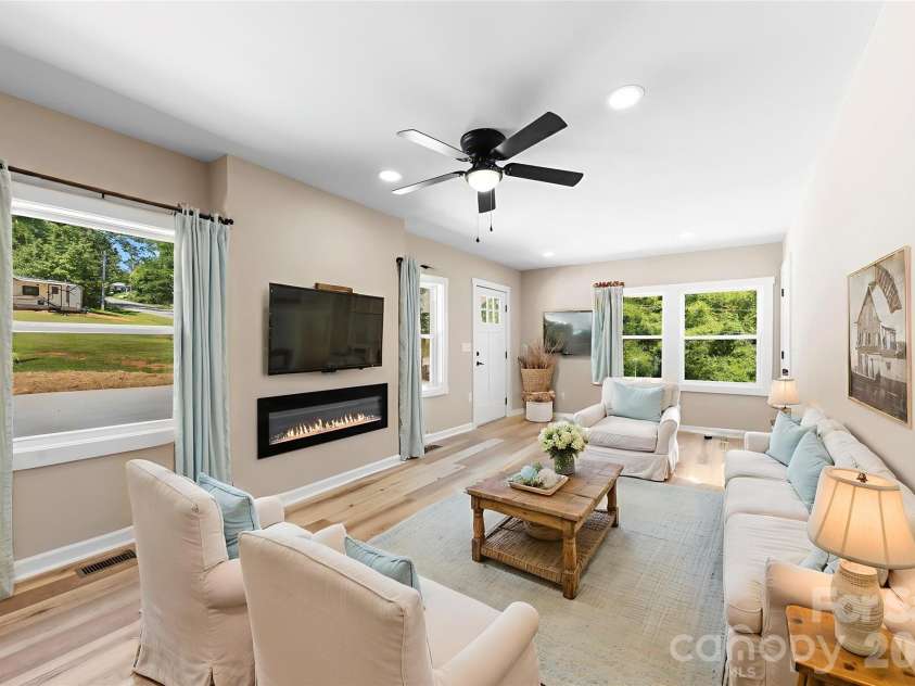 120 Center Street, Kings Mountain, NC 28086.  MLS# CAR4297199, YatesRealty ID 7956. 