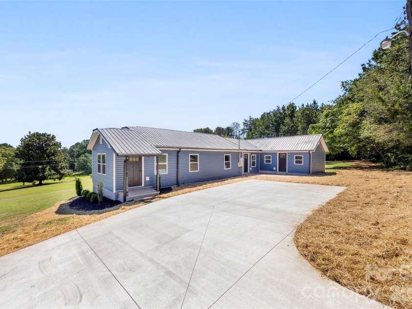 120 Center Street, Kings Mountain, NC 28086.  MLS# CAR4297199, YatesRealty ID 7956. 