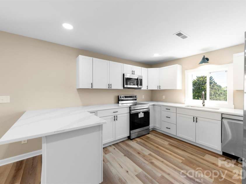 120 Center Street, Kings Mountain, NC 28086.  MLS# CAR4297199, YatesRealty ID 7956. 